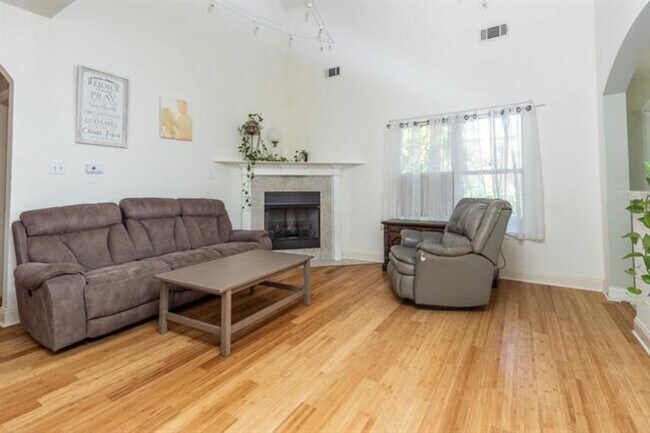 Building Photo - 4986 Wilburn Ave