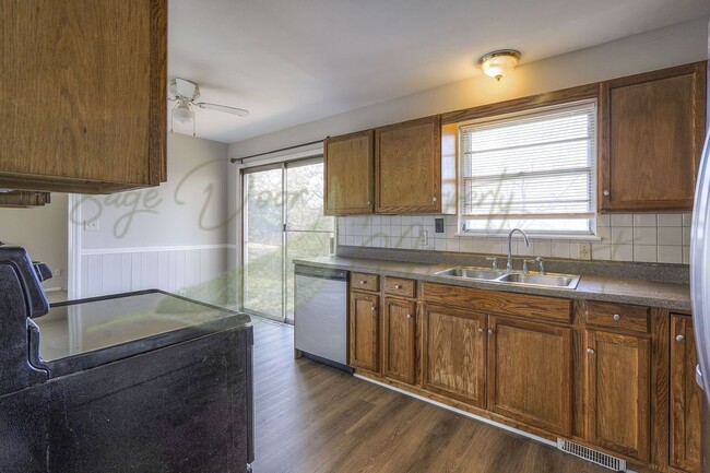 Building Photo - FINISHED BASEMENT WITH KITCHEN AND BATHROO...