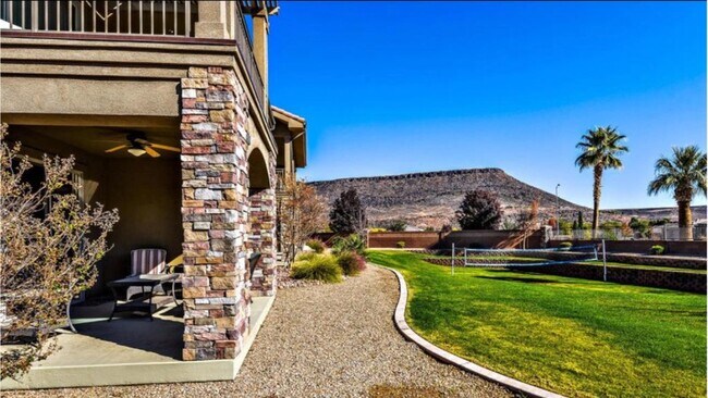 Building Photo - 810 S Dixie Dr