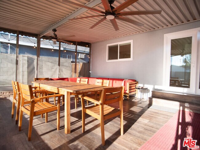 Building Photo - 6413 White Oak Ave