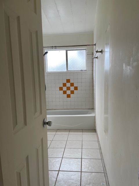 Bath room - 3123 Alma St