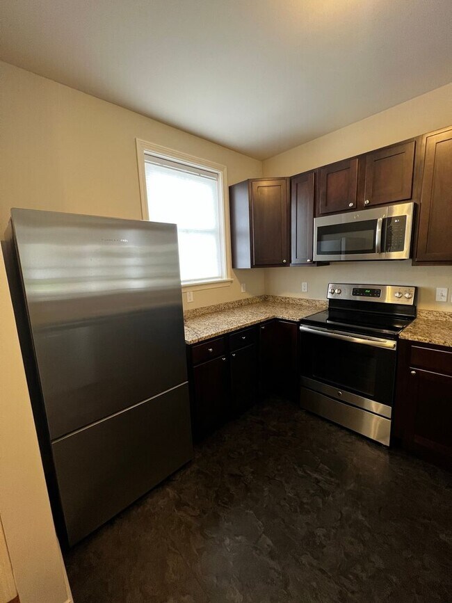 Building Photo - 251 Bayberry Cir