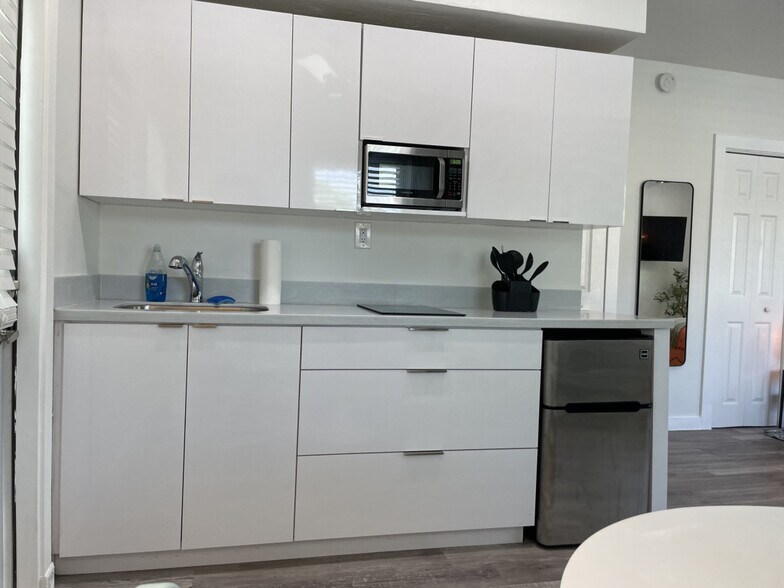 Building Photo - 522 NW 11th Ave