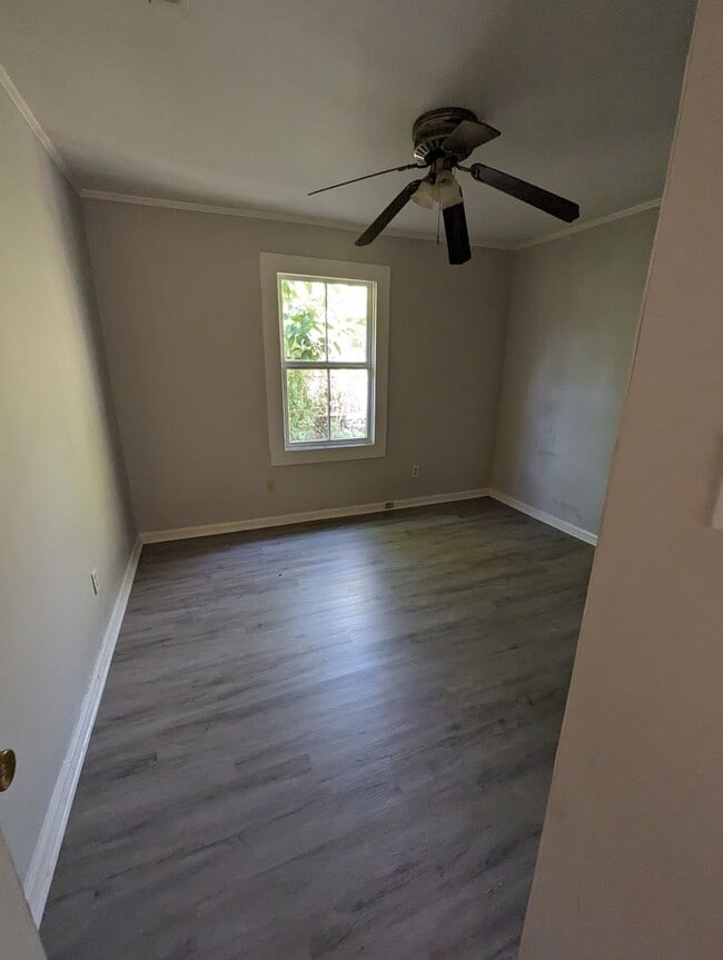 Building Photo - 3 Bed 1 Bath Cozy Home