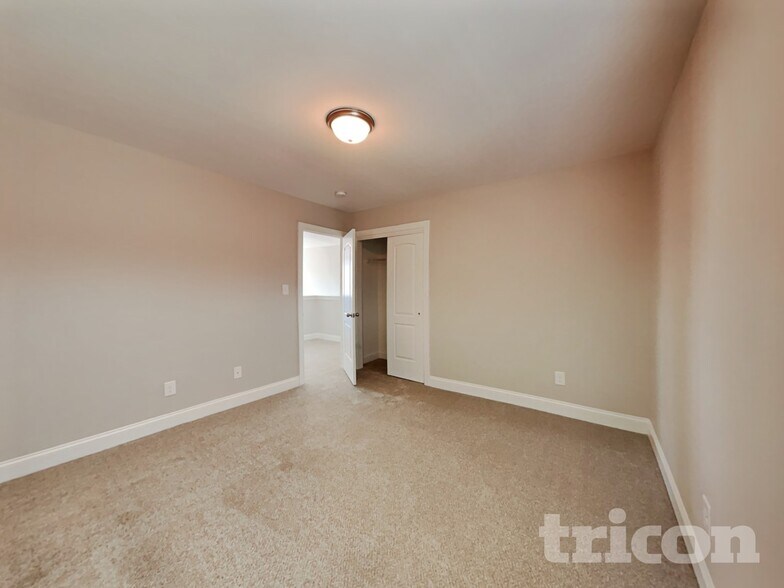 Building Photo - 2203 Wise Owl Dr