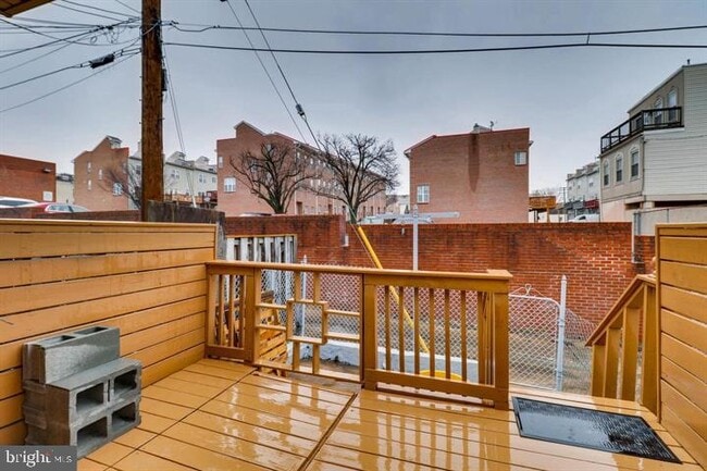 Building Photo - 729 S Lakewood Ave