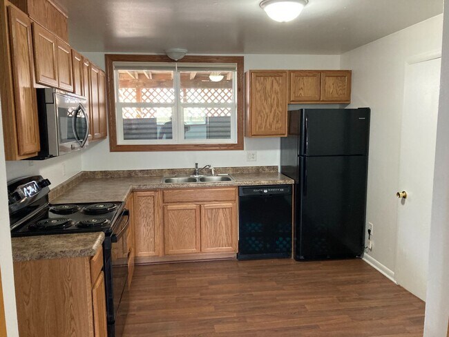 Building Photo - 4th Street Duplex