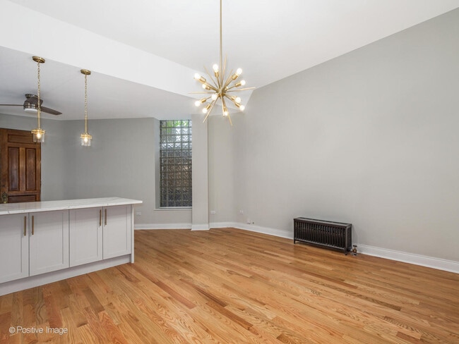 Building Photo - 2013 W North Ave