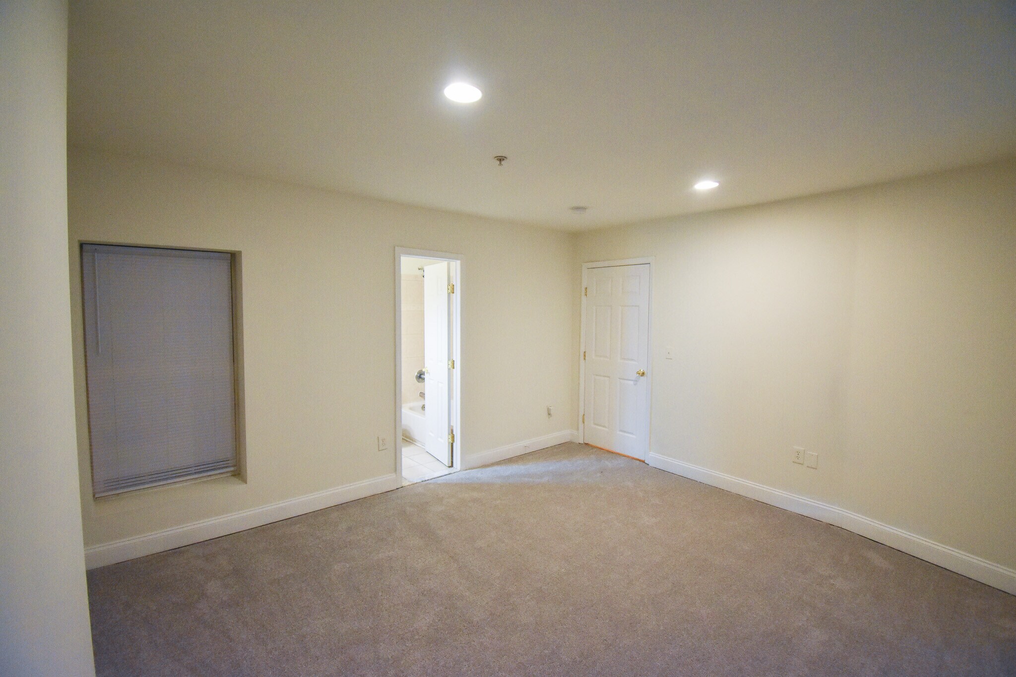 Building Photo - 13 S St NE