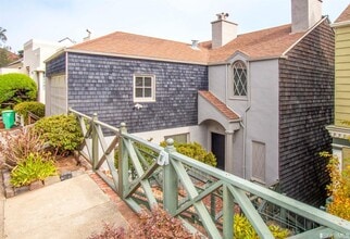 Building Photo - 157 Villa Terrace
