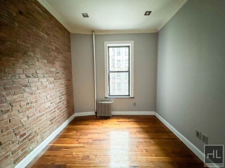 Building Photo - Second Avenue