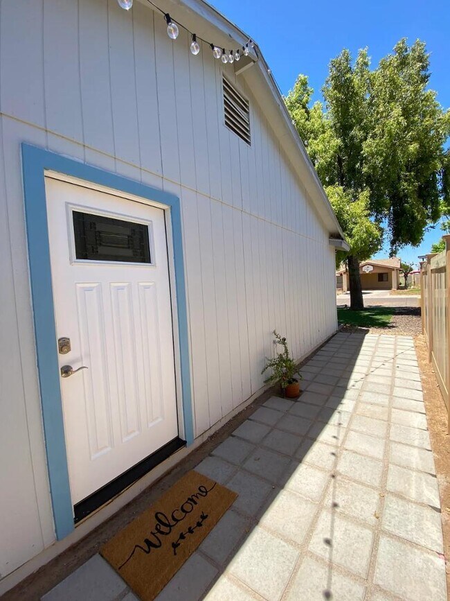 Building Photo - 3649 E Emile Zola Ave