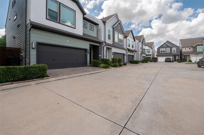 Building Photo - 963 Lilly Flower Ln