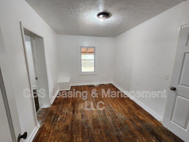 Building Photo - 23 Mason Dr