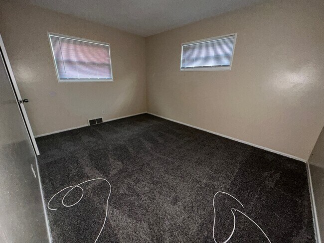 Building Photo - 299 Dashwood Dr