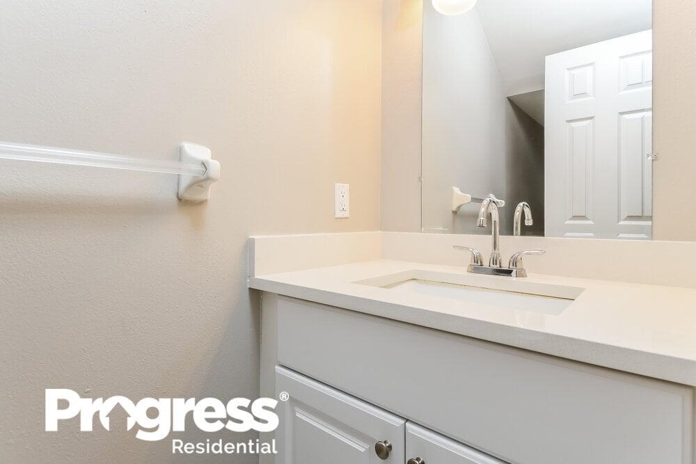 Building Photo - 10019 Creekwater Blvd