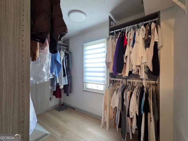 Building Photo - 215 Calgary Dr