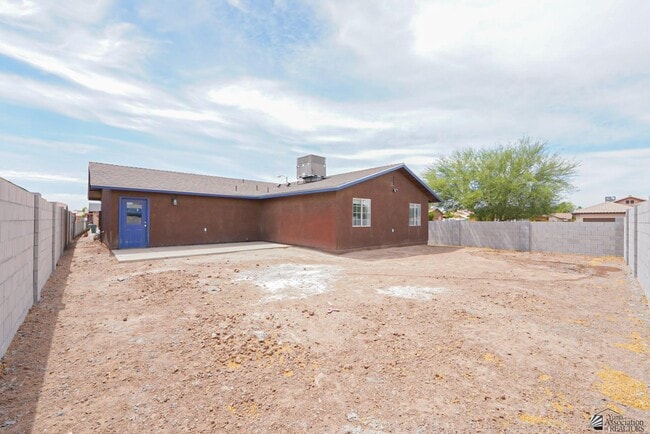 Building Photo - 604 Yucca St