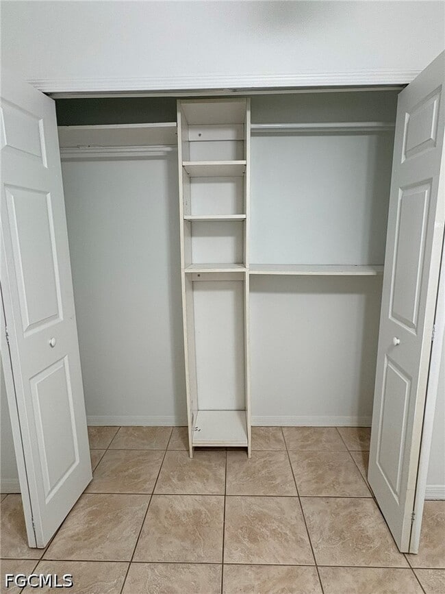 Building Photo - 1909 SE Van Loon Terrace