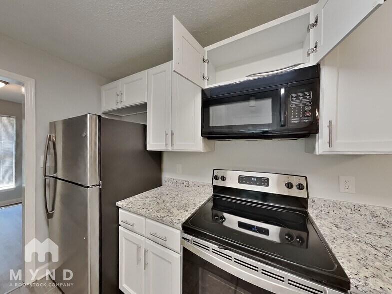 Building Photo - 904 Clifford Dr