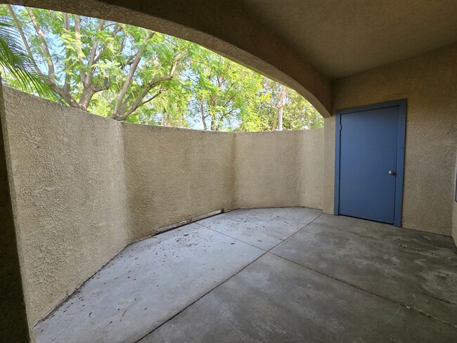 Building Photo - CANYON CREST CONDO