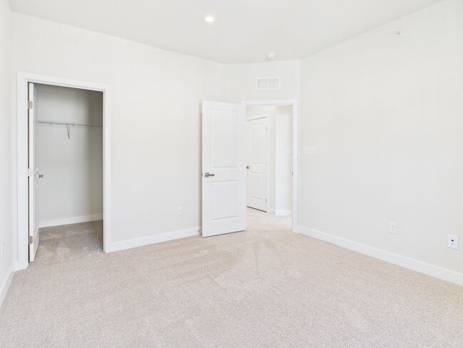 Building Photo - 2802 Calgary Ln