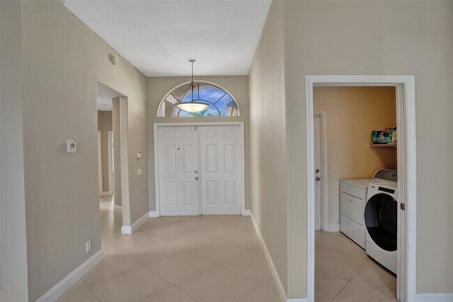 Building Photo - 5977 NW 73rd Ct