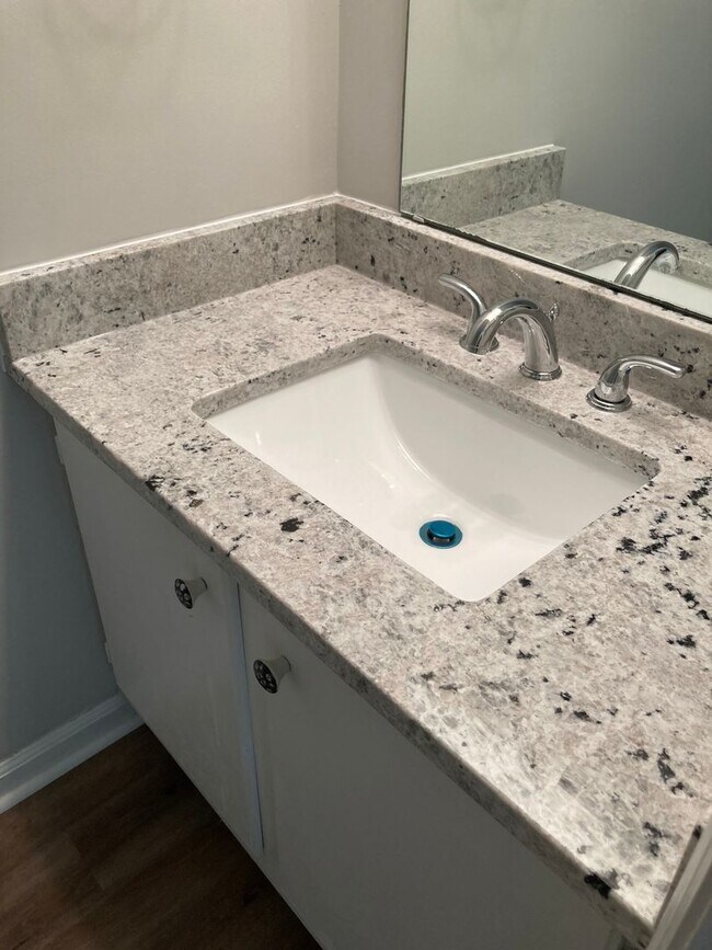 Building Photo - South Charlotte Townhome for Immediate Mov...