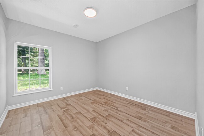 Building Photo - 18747 Woodridge Dr