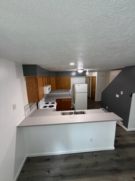 Kitchen - 938 Woodville Rd