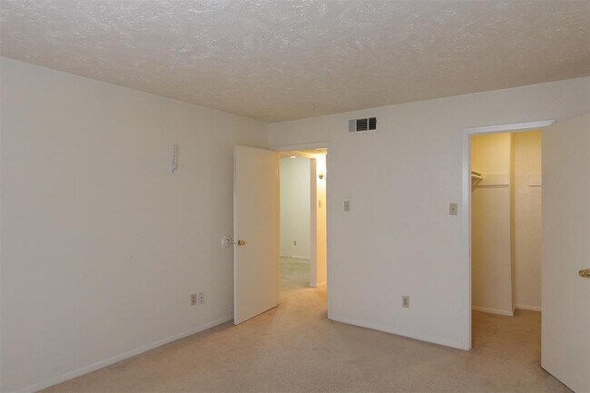 Building Photo - 10555 Turtlewood Ct