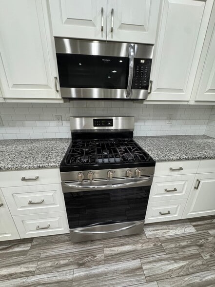 Building Photo - 4791 Crossroads Dr