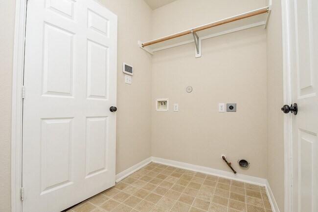 Building Photo - 9135 Edgeloch Dr