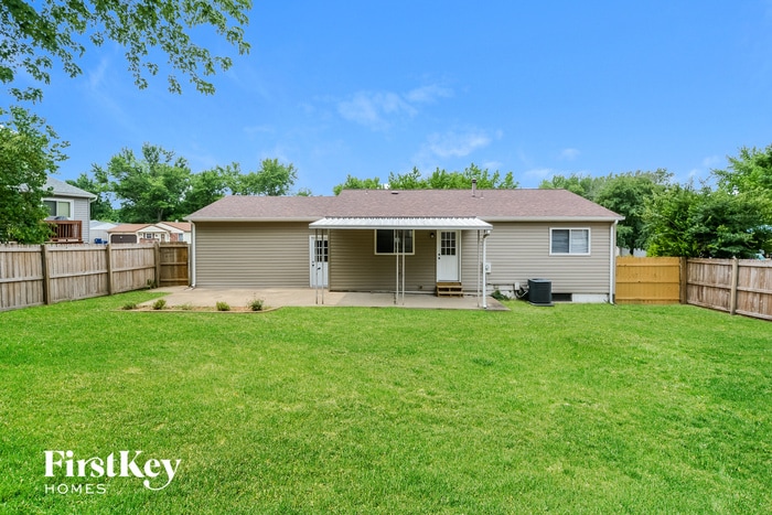 Building Photo - 1706 Pebble Brook Dr