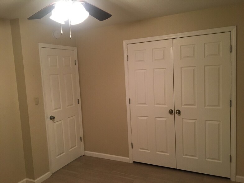 Building Photo - 2560 Lisa Dr