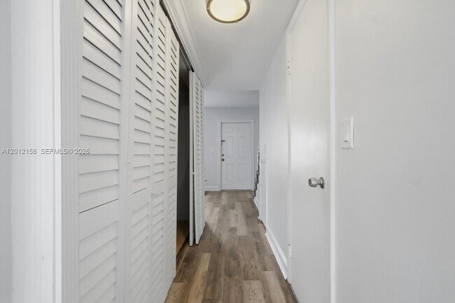 Building Photo - 6656 SW 41st St