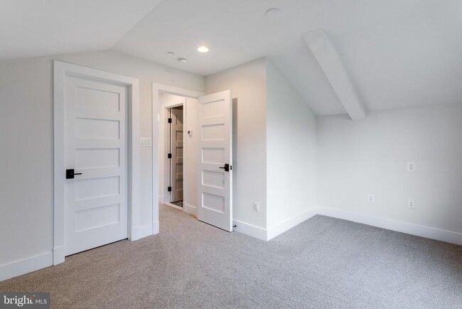Building Photo - 5615 McLean Dr