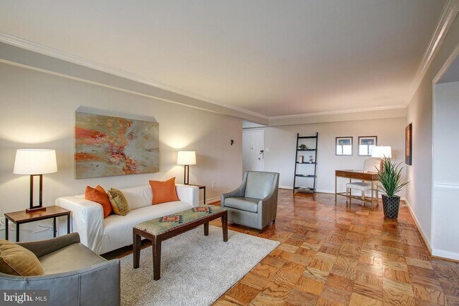 Building Photo - Wesley Heights Two Bedroom, Two Baths, Furnished or Unfurnished!