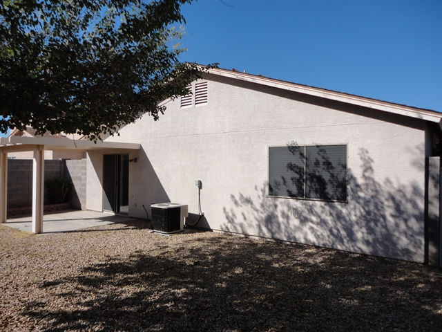 Building Photo - 1005 E Desert Rose Trl