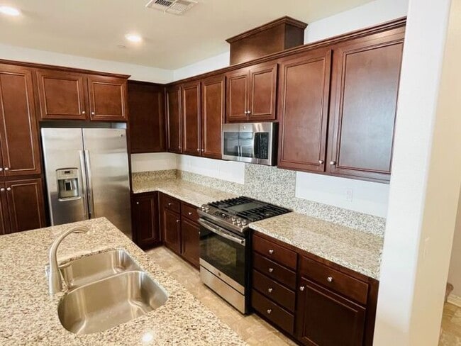 Building Photo - 40407 Calle Real