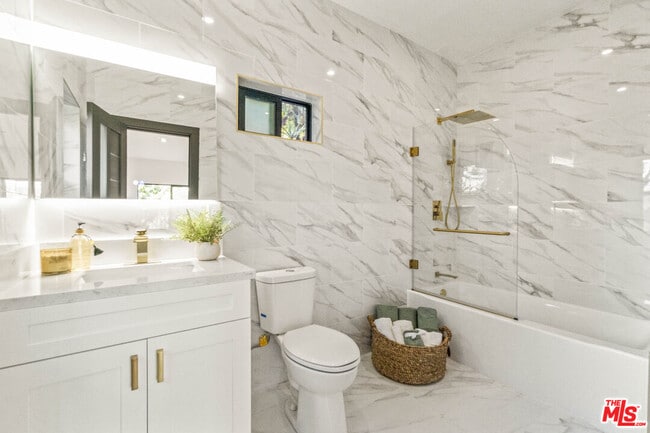 Building Photo - 2315 Loma Vista Pl