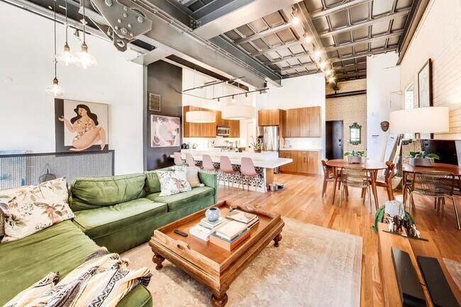 Building Photo - 1128 W Ardmore Ave