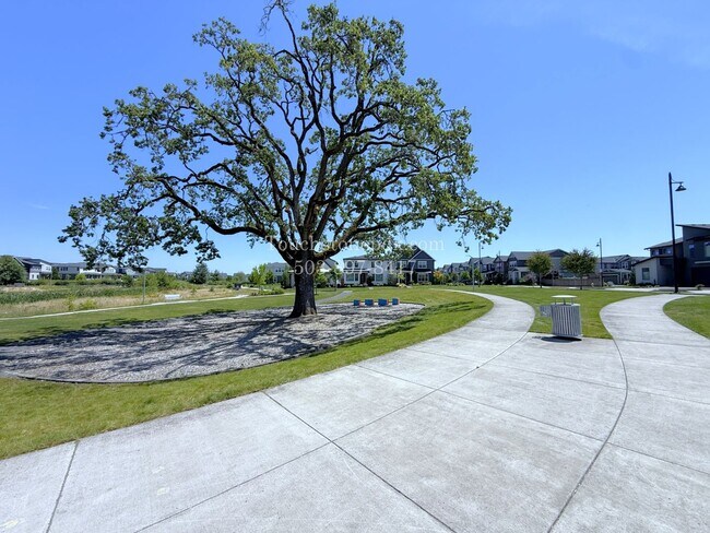 Building Photo - RECEIVE $500 OFF! READY NOW! CALL TODAY! Modern Hillsboro Townhome with AC, Electric Fireplace, a...