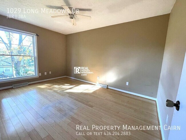 Building Photo - Spacious 3 Bedroom 2.5 Bath Split Level Home