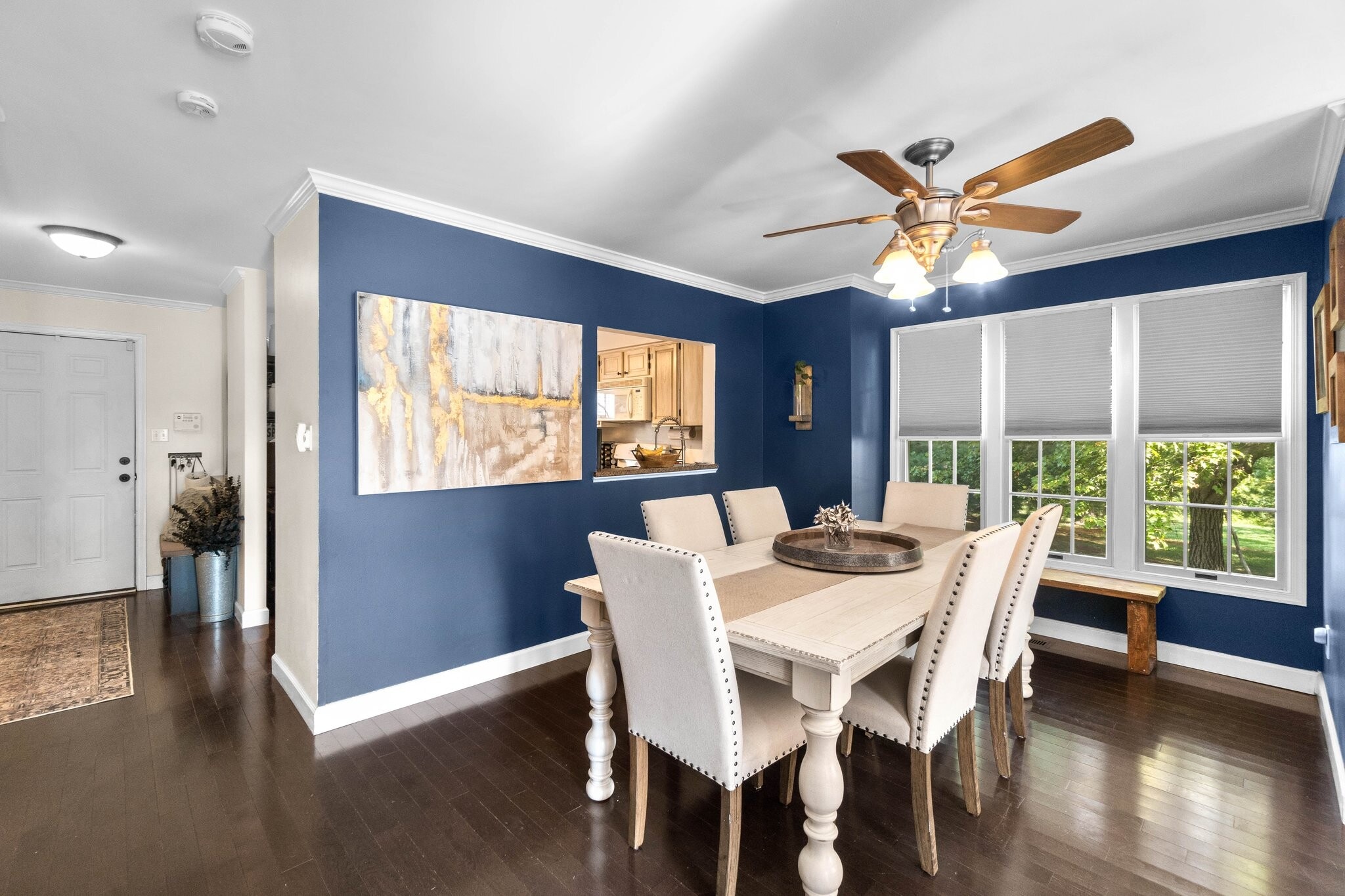 Large dining room - 44046 Aberdeen Ter