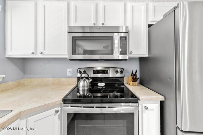 Building Photo - 5400 La Moya Ave