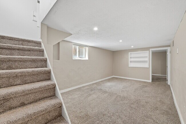 Building Photo - $2,895.95, 3-bed, 2-bath duplex in Denver with a washer and dryer and $300 off the first month's ...