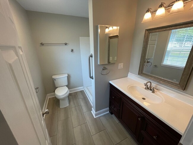 Building Photo - Updated 4 bedroom 3 bathroom home in Castle Hayne!