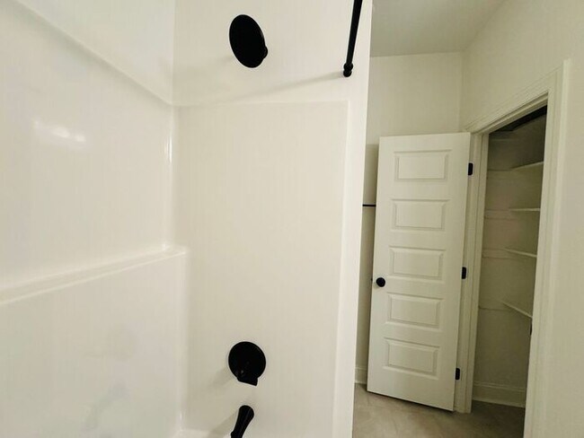 Building Photo - FENCED yard-great location at the base of Keel Mountain