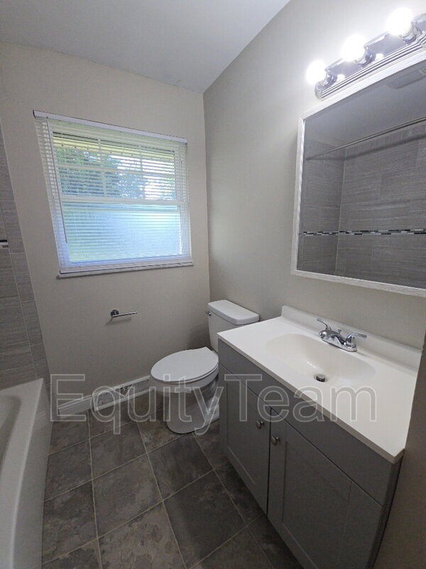 Building Photo - 3517 Mary Ann Dr